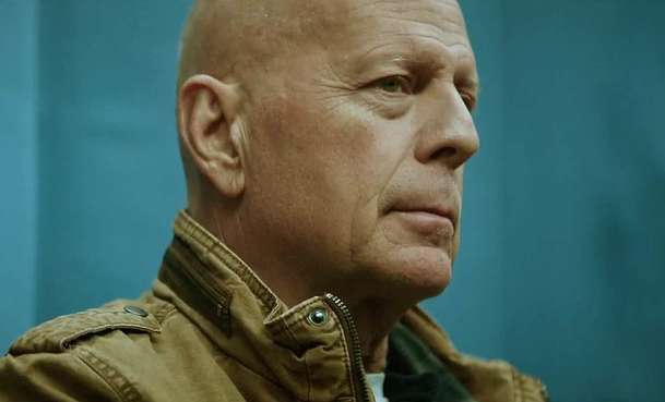 Detective Knight: Redemption – Bruce Willis potají natočil novou trilogii, je tu 1. trailer | Fandíme filmu