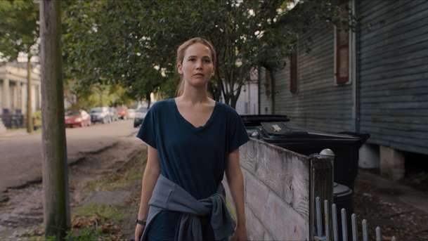 Mosty: Umění nevystřelit si mozek z hlavy vyučuje Jennifer Lawrence | Fandíme filmu