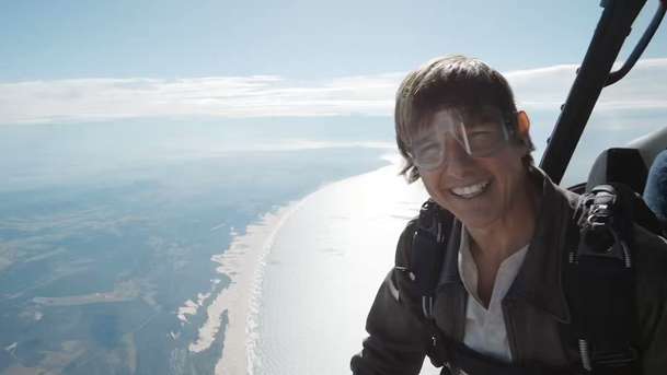 Mission: Impossible 8 – Tom Cruise padá střemhlav v novém zákulisním videu | Fandíme filmu