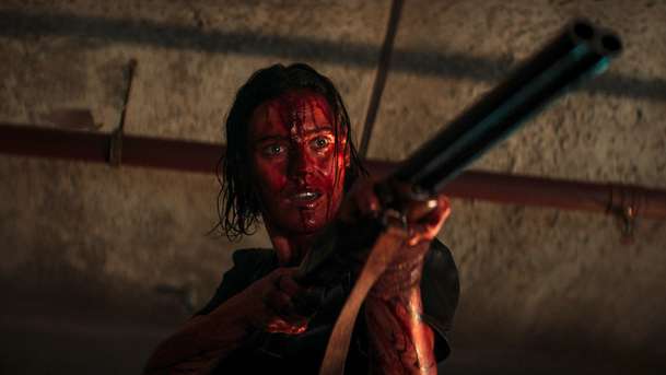 Evil Dead Rise: Pokračování hororové klasiky spotřebovalo 6500 litrů krve | Fandíme filmu