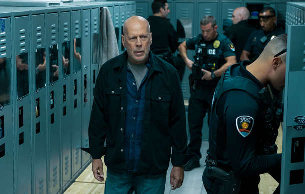 Detective Knight: Independence – Předposlední film Bruce Willise v 1. traileru | Fandíme filmu