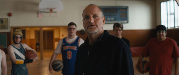 Champions: Woody Harrelson v hřejivé komedii trénuje postižené šampiony | Fandíme filmu