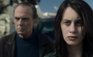 Ztracena v bílém šumu: Trauma ze ztráty dítěte a posedlost hledáním v novém traileru | Fandíme filmu