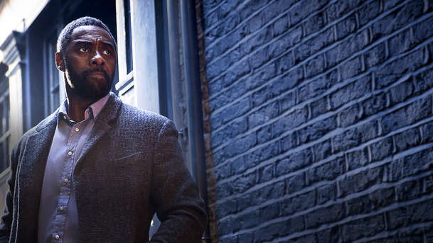 Luther: Pád z nebes – V akčním thrilleru na Netflixu zachvátí Londýn krvavý teror | Fandíme filmu
