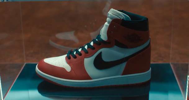 Air: Fetišizace bot a marketingu nás v novém traileru láká do kina | Fandíme filmu