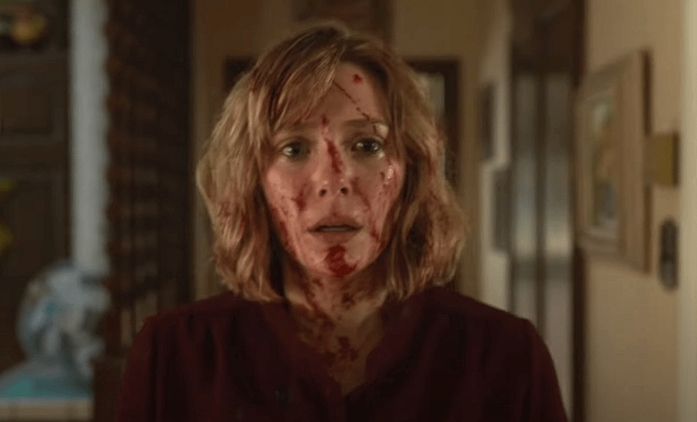 Love and Death: Elizabeth Olsen jako zabijačka se sekerou v prvním traileru | Fandíme seriálům