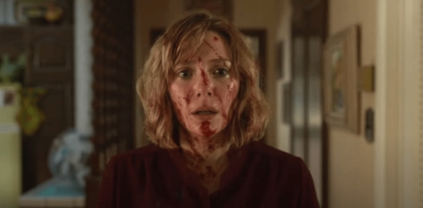 Love and Death: Elizabeth Olsen jako zabijačka se sekerou v prvním traileru | Fandíme serialům
