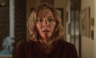 Love and Death: Elizabeth Olsen jako zabijačka se sekerou v prvním traileru | Fandíme filmu