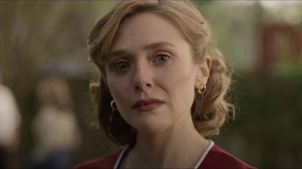 Love and Death: Elizabeth Olsen jako zabijačka se sekerou v prvním traileru | Fandíme serialům