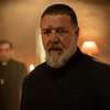 Papežův vymítač: Russell Crowe má srandovní přízvuk v prvním teaseru nového hororu | Fandíme filmu
