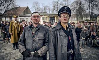 Blood & Gold: Netflix zveřejnil trailer pro v Česku natáčenou válečnou komedii | Fandíme filmu