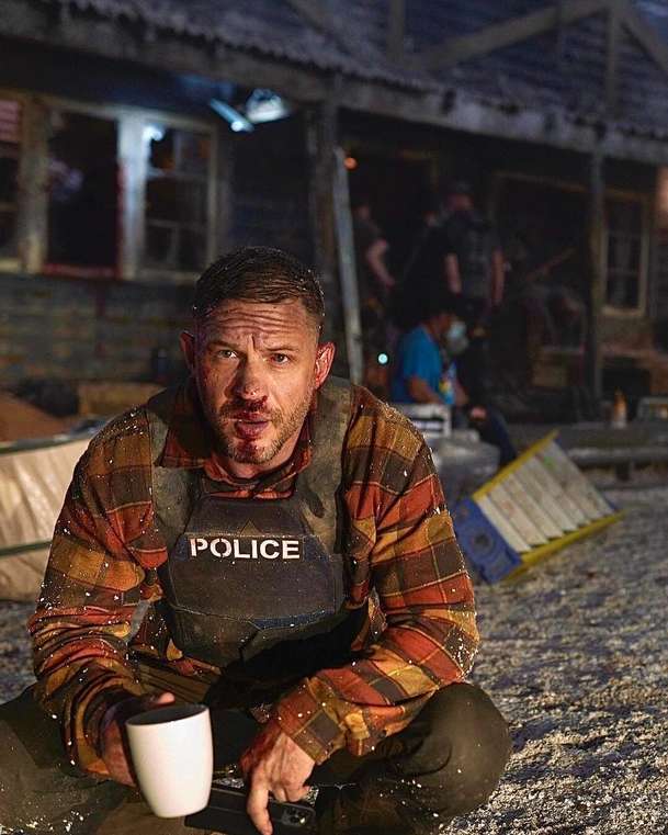 Havoc: Fotky nové drsné akce s Tomem Hardym v hlavní roli | Fandíme filmu