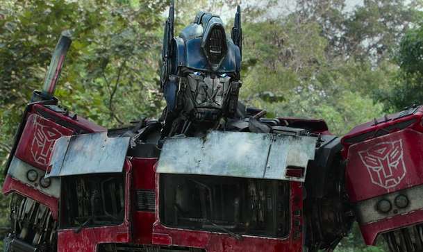 Transformers: Probuzení monster – V traileru se lidé mění v roboty a blíží se ultra-giga robot | Fandíme filmu