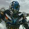 Transformers: Probuzení monster – V traileru se lidé mění v roboty a blíží se ultra-giga robot | Fandíme filmu