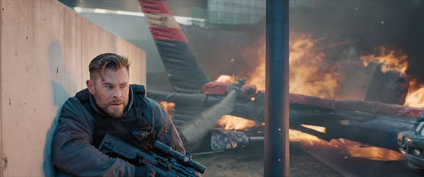 Vyproštění 2: Chrise Hemswortha v Česku při natáčení zapálili | Fandíme filmu