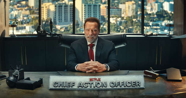Arnold Schwarzenegger v novém videu láká na akční novinky Netflixu | Fandíme filmu