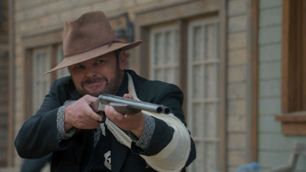 The Outlaw Johnny Black: Duchovní pokračování Černýho Dynamita se blíží | Fandíme filmu