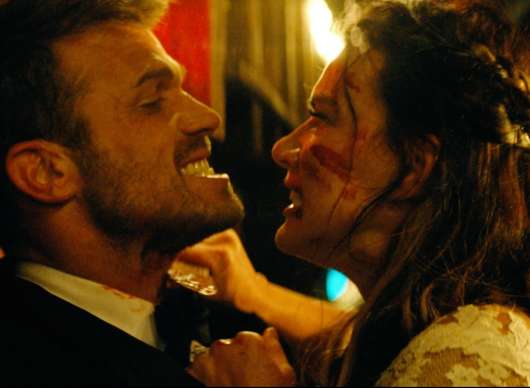Til Death Do Us Part: V novém akčňáku se nevěsta ze svatby doslova proseká | Fandíme filmu