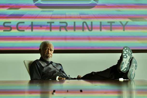57 Seconds: Morgan Freeman ve sci-fi, kde se můžete vrátit o minutu zpátky | Fandíme filmu