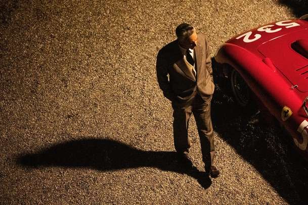 Ferrari: Trailer představuje ničivé vzrušení z rychlosti | Fandíme filmu