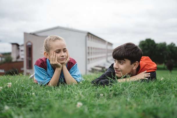 Svět podle Georgie: Ve svěží komedii malá holka žije bez dospělých | Fandíme filmu