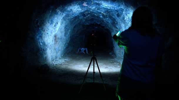 Malibu Horror Story: Teenageři s kamerou najdou v jeskyni něco hrozivého | Fandíme filmu
