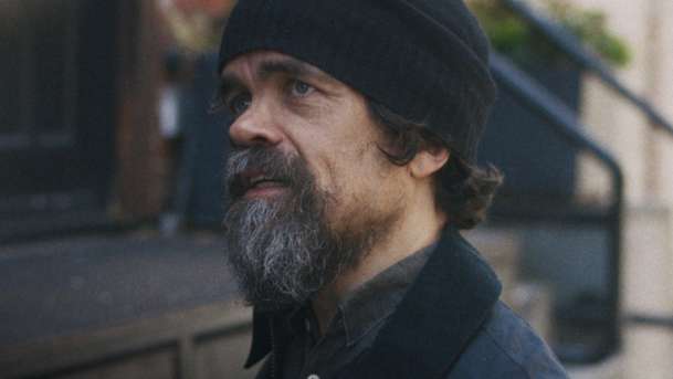 She Came to Me: Peter Dinklage hledá v netradiční nevěře hudební inspiraci | Fandíme filmu