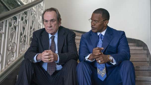 The Burial: Tommy Lee Jones a Jamie Foxx versus hamižná korporace | Fandíme filmu