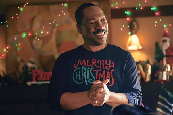 Vánoční ulička: Eddie Murphy se propůjčil vánočnímu kýči | Fandíme filmu