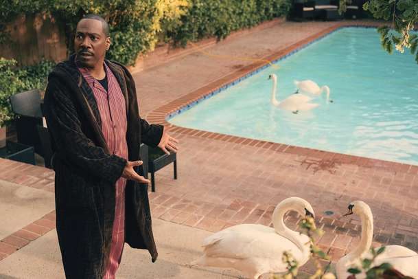 Vánoční ulička: Eddie Murphy se propůjčil vánočnímu kýči | Fandíme filmu