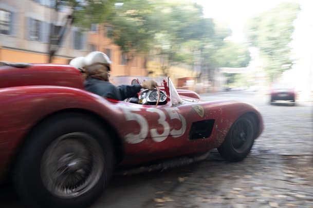 Ferrari: Krátký film o filmu představuje smrtící závod | Fandíme filmu