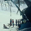 Sněžné bratrstvo: Drsný kanibalský příběh o přežití vstupuje na Netflix | Fandíme filmu