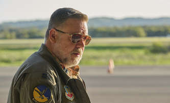 Bluefly: Russell Crowe v akční sci-fi hledá tajuplný letoun | Fandíme filmu
