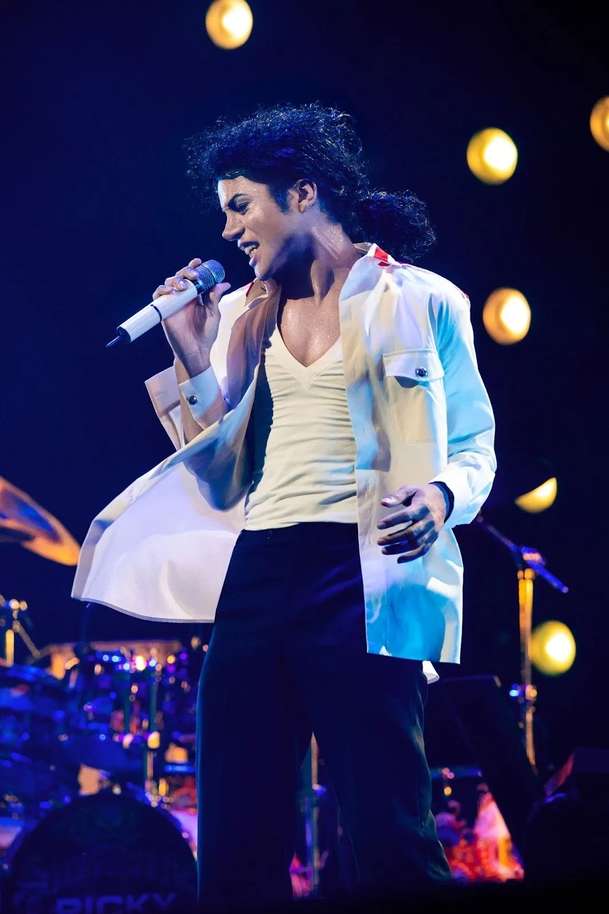 Michael: Filmový Jackson je na první fotce k nerozeznání od skutečného | Fandíme filmu