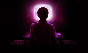 I Saw the TV Glow: V psychedelickém hororu děsivý seriál prosakuje do reality | Fandíme filmu