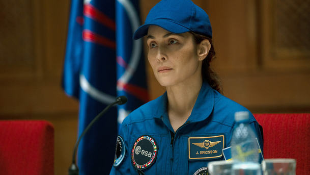 Konstelace: Noomi Rapace rozkrývá skrytou pravdu o vesmírných letech | Fandíme serialům