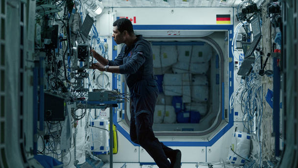 Konstelace: Noomi Rapace rozkrývá skrytou pravdu o vesmírných letech | Fandíme serialům