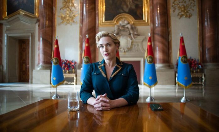 Režim: Kate Winslet si užívá roli autoritářské političky | Fandíme seriálům