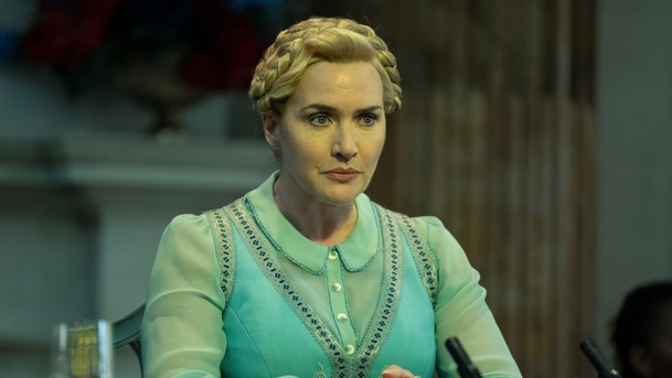 Režim: Kate Winslet si užívá roli autoritářské političky | Fandíme serialům