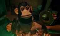Opice: Prokletá opice Stephena Kinga vyráží strašit do kin | Fandíme filmu