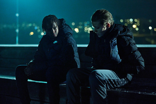 Vysvoboď mě: Život dvou kluků na Netflixu ničí gang | Fandíme serialům