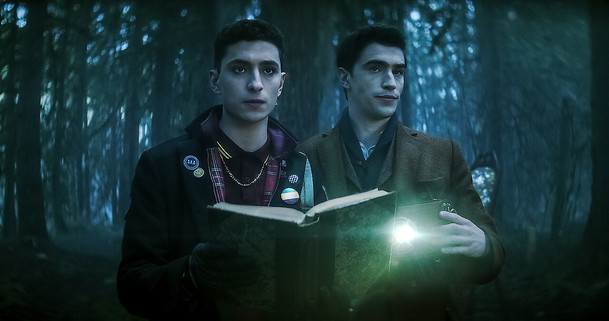 Mrtví mladí detektivové: Netflix přinesl nový seriál ze světa Sandmana | Fandíme serialům