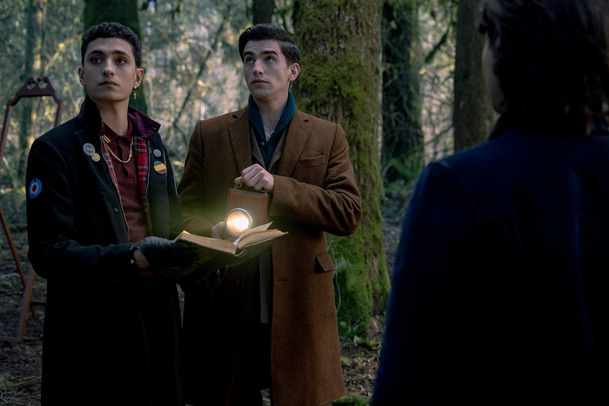 Mrtví mladí detektivové: Netflix přinesl nový seriál ze světa Sandmana | Fandíme serialům