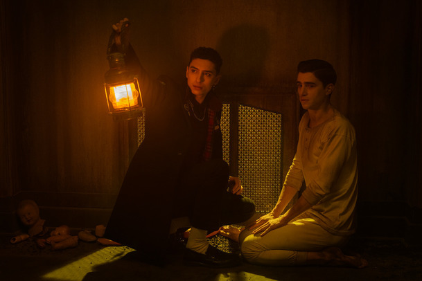 Mrtví mladí detektivové: Netflix přinesl nový seriál ze světa Sandmana | Fandíme serialům