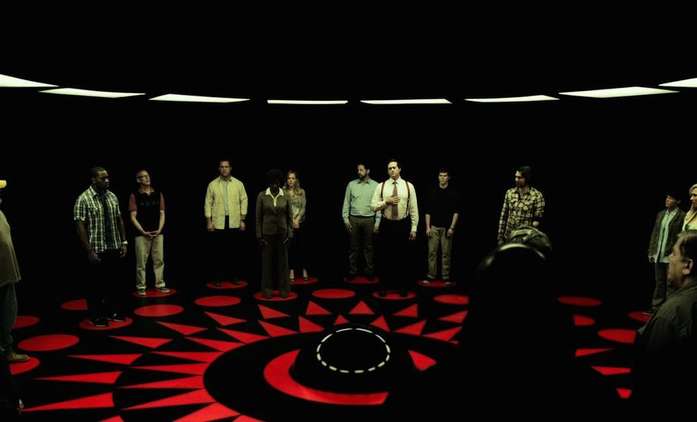 Circles: V mrazivém thrilleru cizí lidé rozhodují o smrti druhých | Fandíme filmu