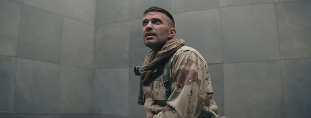 The Abandon: Voják řeší, jak se dostat z tajuplné kostky bez otvorů | Fandíme filmu