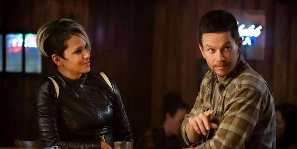 Jednotka všedního nasazení: Halle Berry udělá z Marka Wahlberga tajného agenta | Fandíme filmu