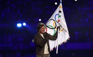 Video: Tom Cruise vnesl Hollywood do závěrečného olympijského ceremoniálu | Fandíme filmu