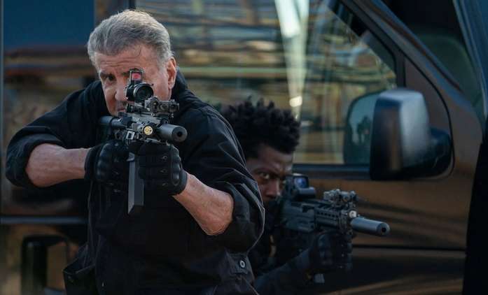 Armor: Sylvester Stallone krade dodávku plnou peněz | Fandíme filmu