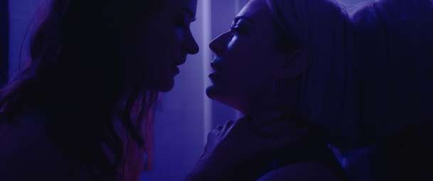 Wilder Than Her: Přízrak mrtvé kamarádky pronásleduje dívky v lesích | Fandíme filmu